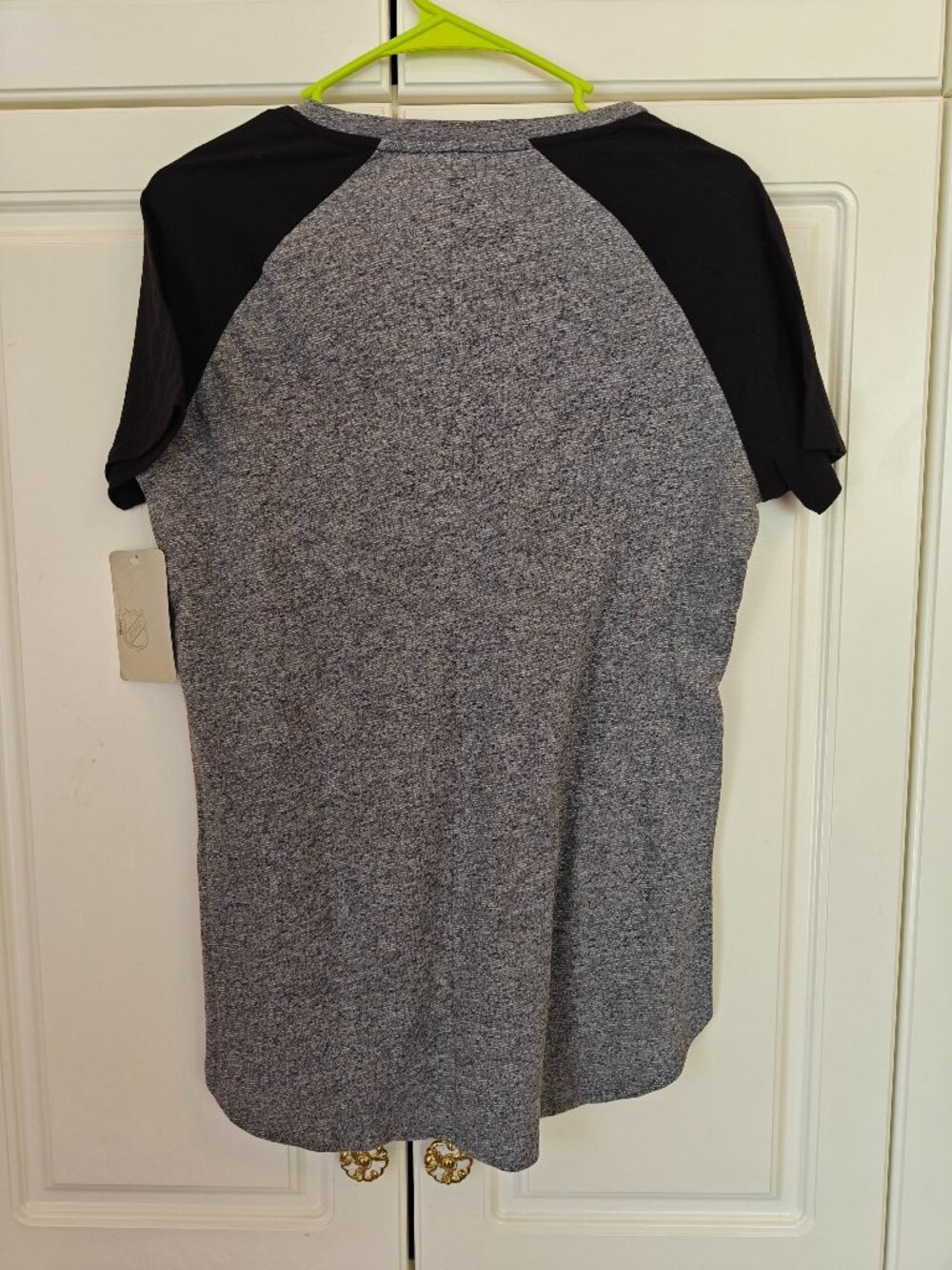 NHL Boston Bruins Women's Grey/Black Tee Shirt, Size Medium, NWT - Picture 2 of 2